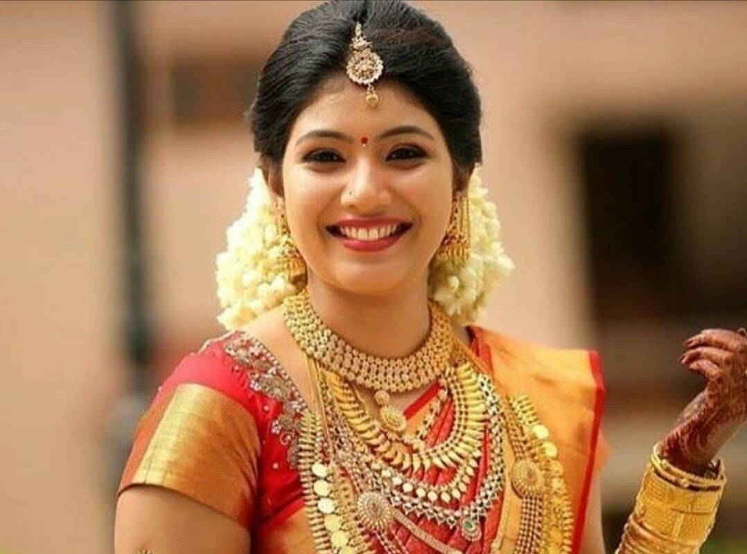 L QUEEN'S MAKEOVER STUDIO KOOTHATTUKULAM